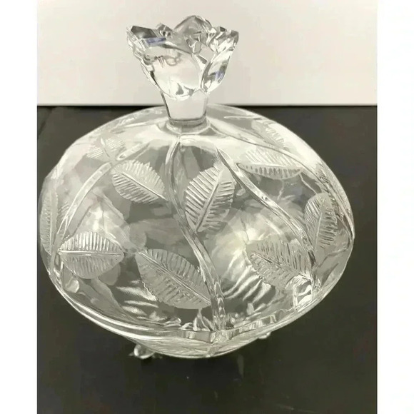 VTG Clear Crystal Glass Footed Candy Dish with Lid Etched Tulip Pattern - Picture 11 of 16